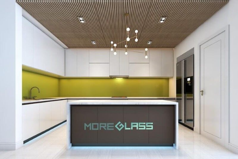Moreglass đề nghị một kiểu kính bếp màu cốm vàng MG-018 độc đáo, lạ mắt để trang trí gian bếp của căn hộ, nhà phố.